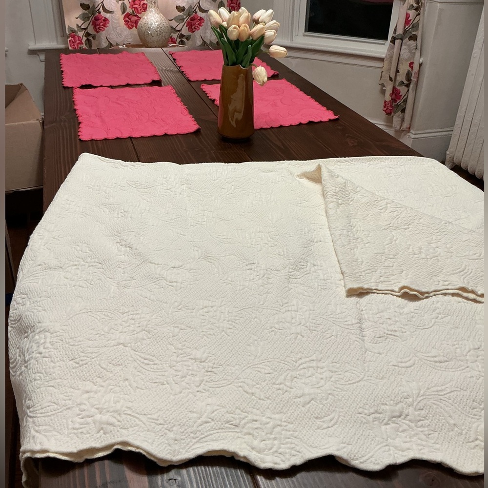 Well Dressed Home Matelasse Cotton Bedspread - Picture 13 of 14